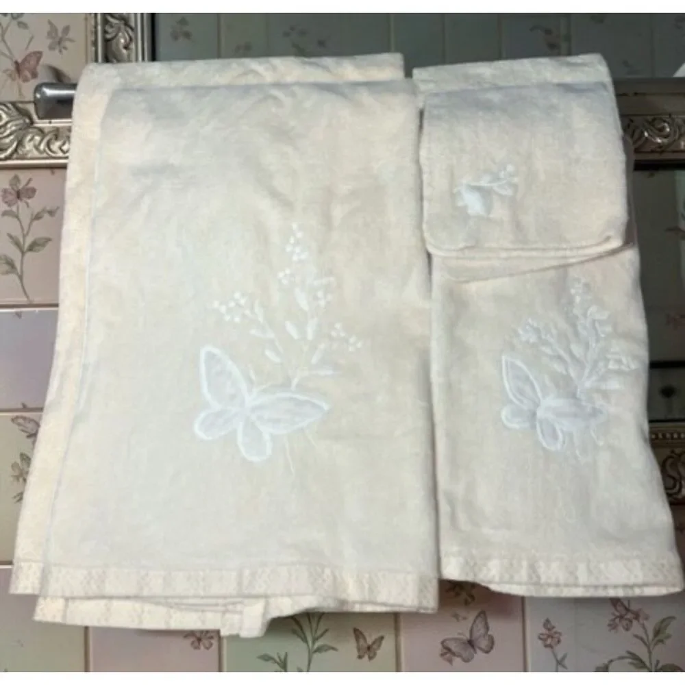 JP Stevens Utica Beige Towel Hand Towel Wash Cloth Butterfly Floral Design Vtg